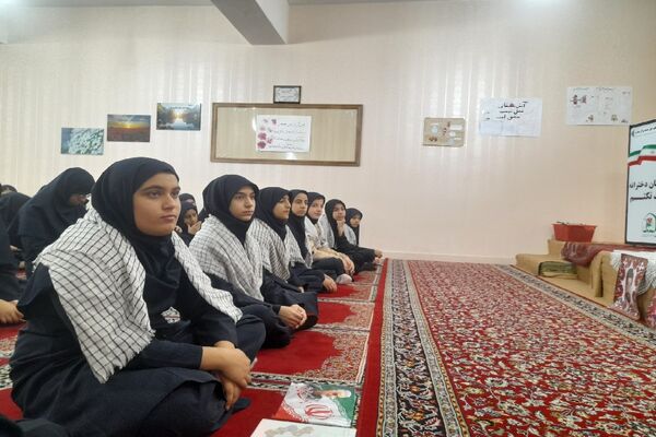 گرامیداشت یاد شهید سید حسن نصرالله در دبیرستان شاهد تکتم مشهد