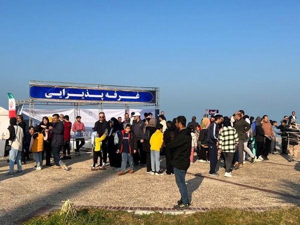 پیاده‌روی خانوادگی در بوشهر