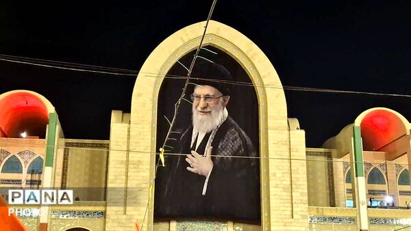 رسم وداع  با پیکر مطهر امام قائد
