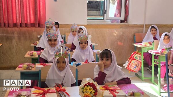 جشن شکوفه‌ها ویژه دانش‌آموزان کلاس اول بافق 