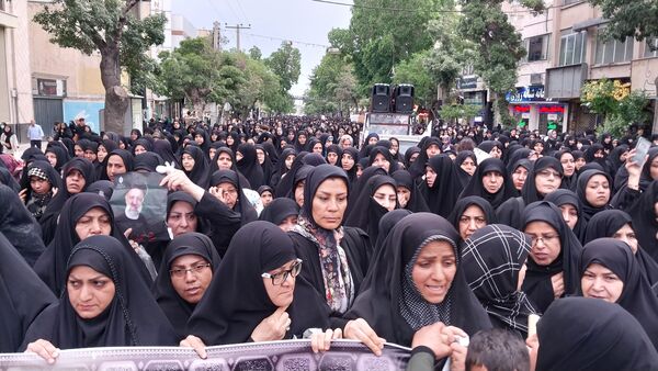 کاروان عزاداری شهیدان خدمت در خیابان‌های شهر اراک