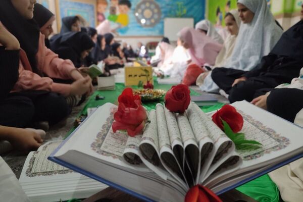 محفل پرفیض انس با قرآن در دبستان مریم بهارستان دو