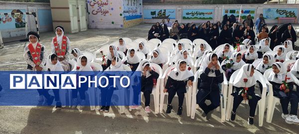 همزمان با سی و یکم شهریور ماه  زنگ شکوفه ها در مدارس باخرز به صدا درآمد