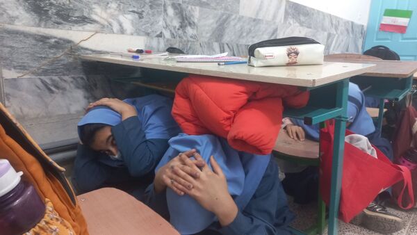 بیست و هفتمین مانور سراسری زلزله در مدرسه فرهنگ خلیل آباد 