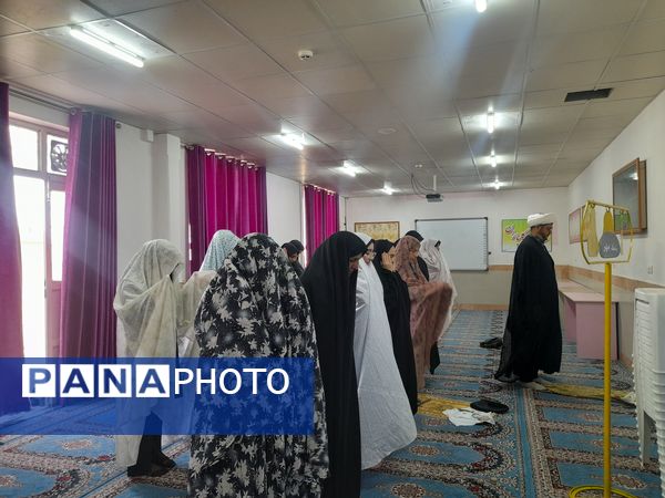 زنگ نماز در دبیرستان حضرت معصومه سلام الله علیها شهرستان خلیل‌آباد نواخته شد