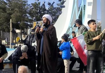 بیعت حماسی مردم زرقان با سومین رهبر انقلاب اسلامی ایران