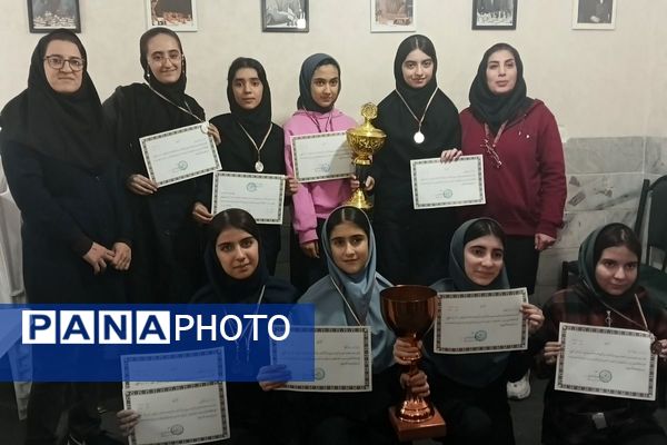 رقابت فکری دانش آموزان شهرستان قدس در مسابقات شطرنج دانش‌آموزی 