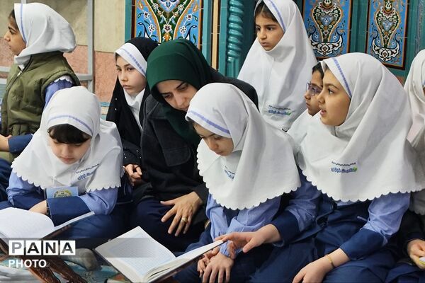 محفل نورانی انس با قرآن کریم در دبستان حکمت نبوی ناحیه دو شهرری 