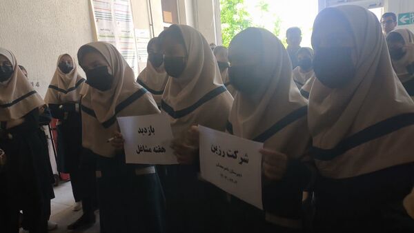 آشنایی دانش‌آموزان باحرف و مشاغل مختلف در بازدیدهای علمی 