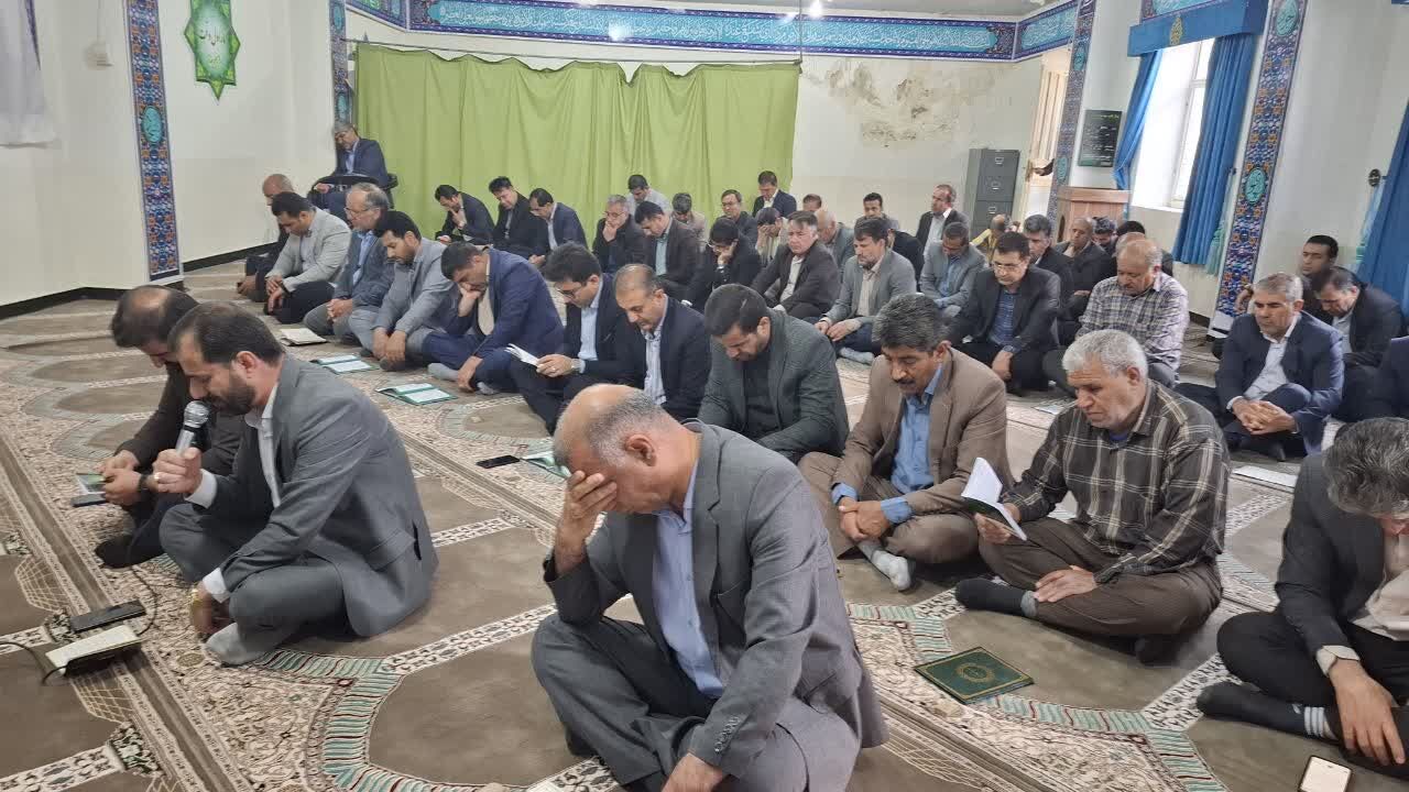 برگزاری مراسم زیارت عاشورا در آموزش و پرورش کهگیلویه و بویراحمد به یاد دو قاضی خدوم این استان و شهادت امام صادق (ع)