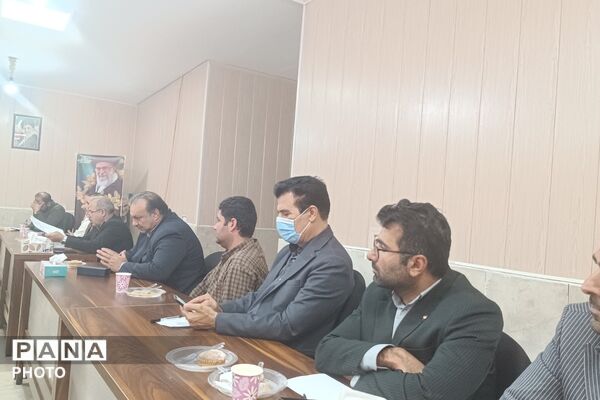 هم‌اندیشی مدیران مدارس بخش رودهن با محوریت بررسی مسائل آموزشی