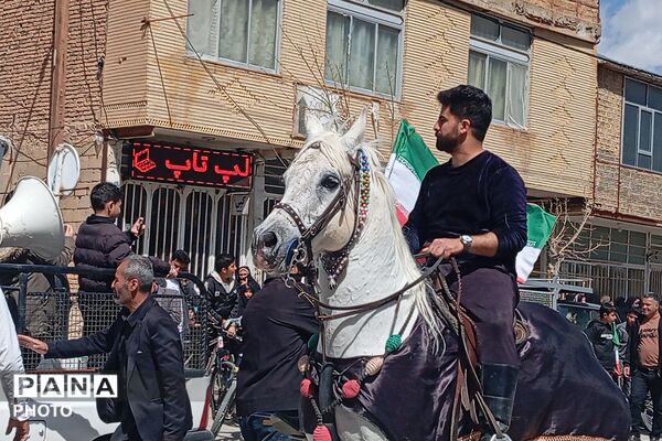 رژه اسب‌سواران شهرستان بن به روایت تصویر