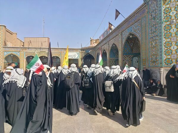 جلوه هایی از حضور مردم قم در راهپیمایی یوم الله 13 آبان