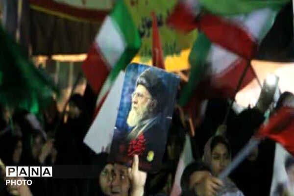 تشکل های دانش آموزی در کنار مردم رودهن در تجمعات مردمی