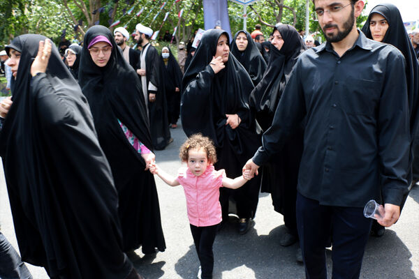 راهپیمایی نمازگزاران جمعه قم در محکومیت جنایات اردوگاه «النصیرات»