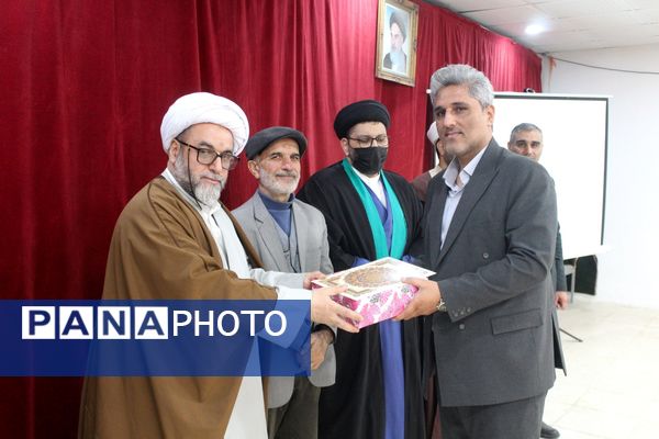 تقدیر از برگزیدگان مسابقات قرآن، عترت و نماز در گلوگاه 