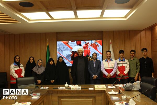 افتتاح خانه هنرمندان جمعیت هلال احمر همدان با هدف جذب هنرمندان شاخص