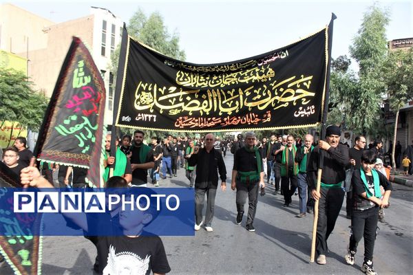 حضور پرشور کودکان قمی در دسته‌های عزاداری روز تاسوعا 