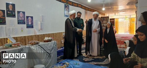 کلاس قرآن ماجراجویانه؛ از غرفه های فروش تا نماز جماعت