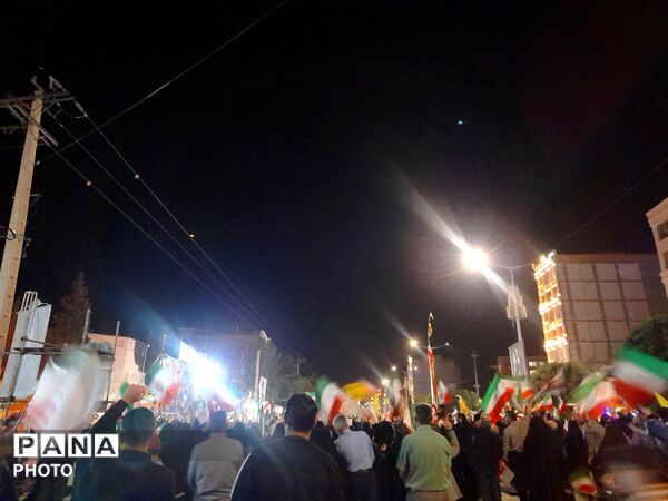 پنجاه وچهار شب در میدان پای کار ایران