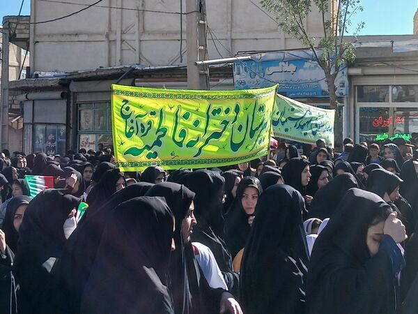 حضور پرشور فرهنگیان و دانش‌آموزان چاراویماق در یوم‌الله  ۱۳ آبان