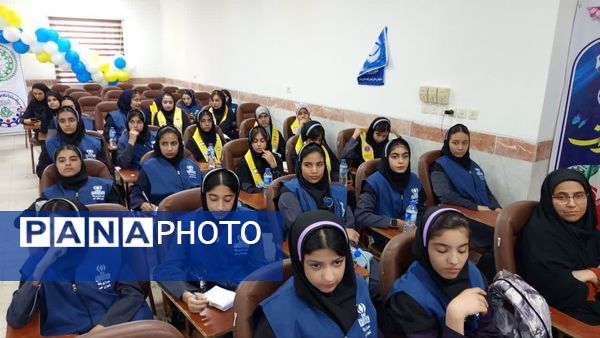 برگزاری کارگاه تخصصی خبرنویسی، عکاسی و طراحی پوستر ویژه دانش‌آموزان دختر در شهرستان جم