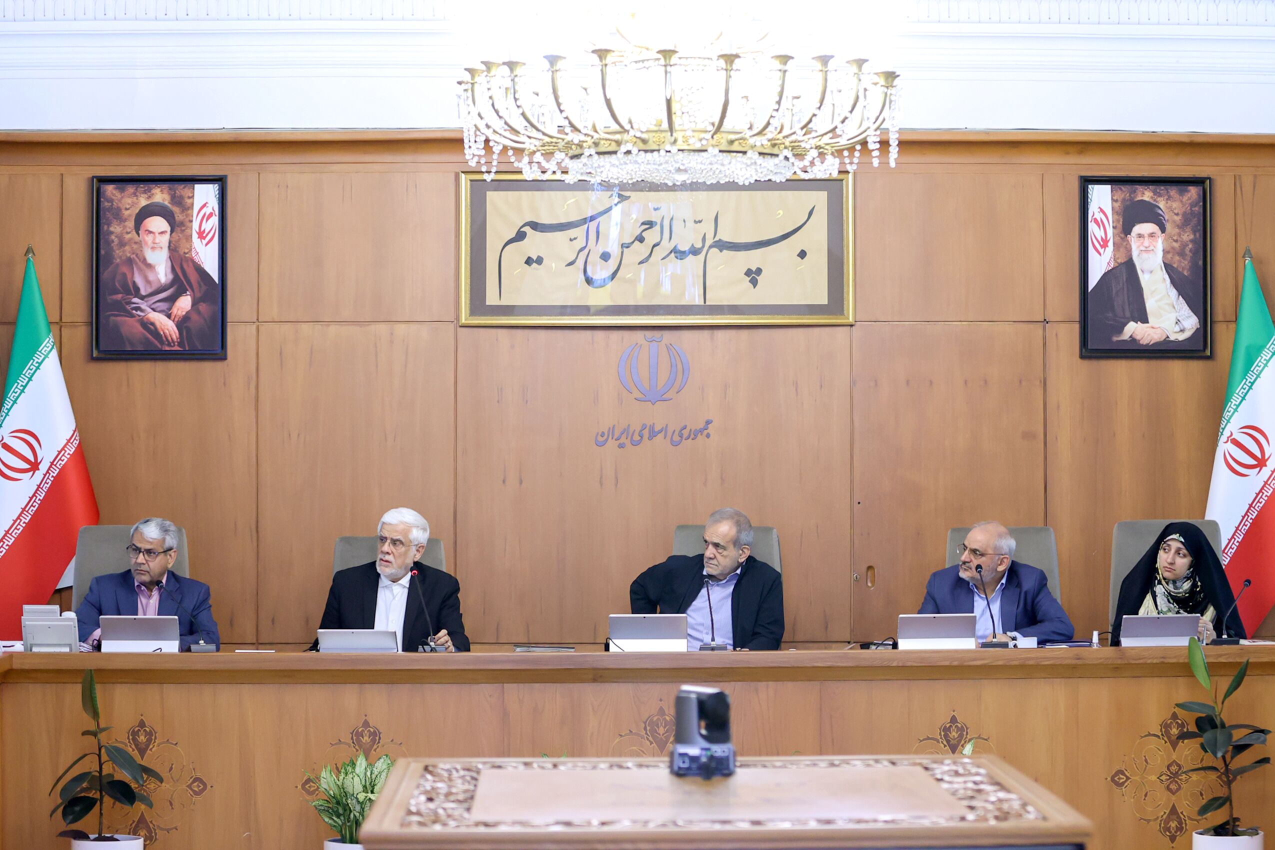 دستور پزشکیان برای رفع مشکلات سرمایه‌گذاران و تولیدکنندگان برق