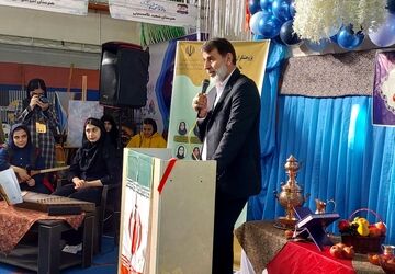 نمایشگاه هفته پژوهش در دبیرستان احمدی روشن شهرستان فردیس 