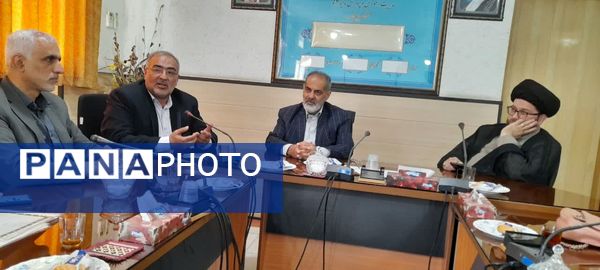 نشست خبرنگاران پانا با مدیر آموزش و پرورش ناحیه 3 قم