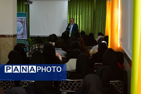 مدرسه حکمت میزبان هفته کتابخوانی