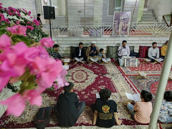 محفل قرآنی چهل شب با چهل شهید در بیت معظم شهدا شهرستان کاشمر 