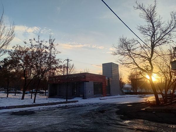 روزهای برفی تبریز از پشت پنجره