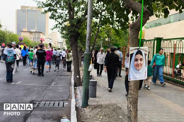 شادپیمایی هفته ملی کودک با عروسک‌های غول‌پیکر