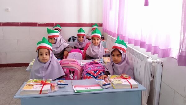 نوگلان کلاس اولی روستای فدافن ، اولین روز مدرسه را جشن گرفتند
