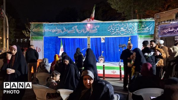 بازسازی صحنه سخنرانی رهبر شهید انقلاب اسلامی ایران در بلوار امام‌زاده حسن(ع) کرج