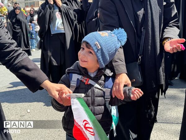 خروش مؤمنان در دسته عزاداری رهبر