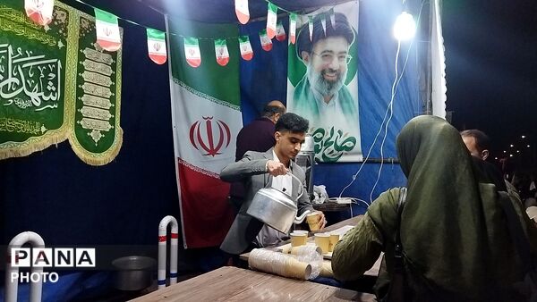 گذری بر فعالیت موکب بلوار غزالی در پنجاه و پنجمین شب از اجتماعات مردمی 