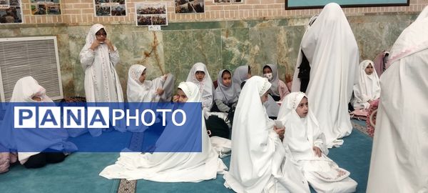 تقدیر از دانش‌آموزان برگزیده ناحیه چهار قم در جشنواره «فردا»