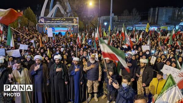 مردم دلفان در شب چهلم مراسم شهید آیت‌الله سید علی خامنه‌ای گردهم آمدند