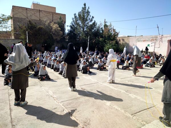 جشن پویایی و تندرستی در فدافن؛ المپیاد ورزشی مدرسه شهید نجفی به راه افتاد