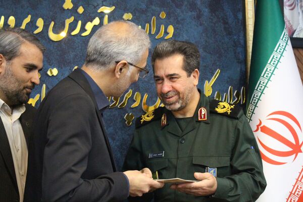 دیدار فرمانده سپاه سیدالشهدا (ع) استان تهران با مدیرکل آموزش و پرورش شهرستان‌های تهران به‌مناسبت هفته معلم