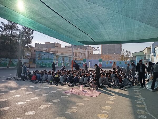 فضایی گرم و پر مهر برای دانش‌آموزان دبستان فضیلت کاشمر در آستانه میلاد دخت پیامبر (ص)