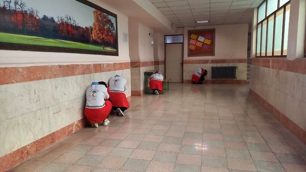 برگزاری مانور زلزله در دبیرستان سردار شهید قاسم سلیمانی 