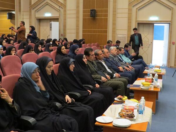 دیدار مشاور وزیر در امور زنان با دانشجویان دانشگاه فرهنگیان 