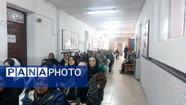 انتخابات انجمن اولیا و مربیان در دبیرستان مستوفی نیشابور 