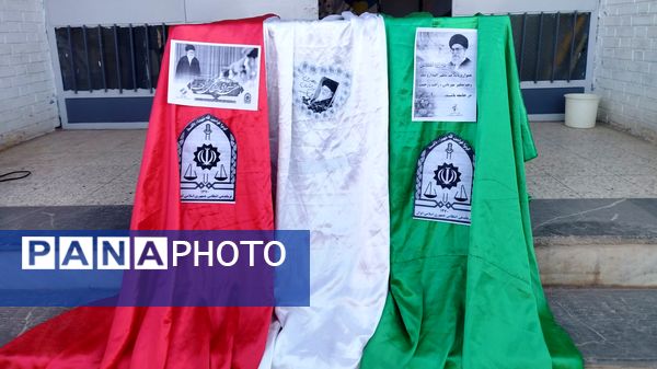 گرامیداشت هفته نیرو انتظامی در دبیرستان گوهرشاد