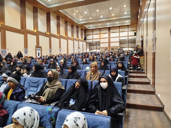 تجلیل از برترین‌های مسابقات قرآن و عترت در بروجرد