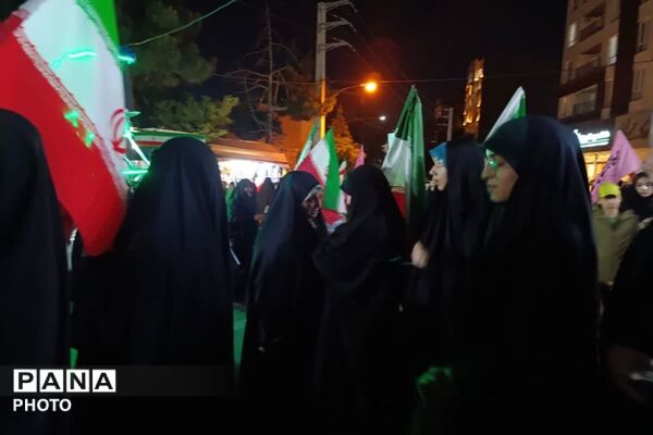  کافه گفتگو نوجوانان مبارز رودهن در تجمعات مردمی شبانه