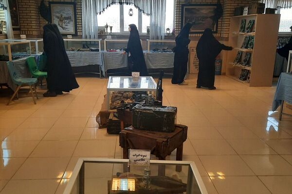 زیارت گلزار شهدا و اقامه نماز جماعت دانش‌آموزان فرزانگان در امامزاده ابراهیم ملارد