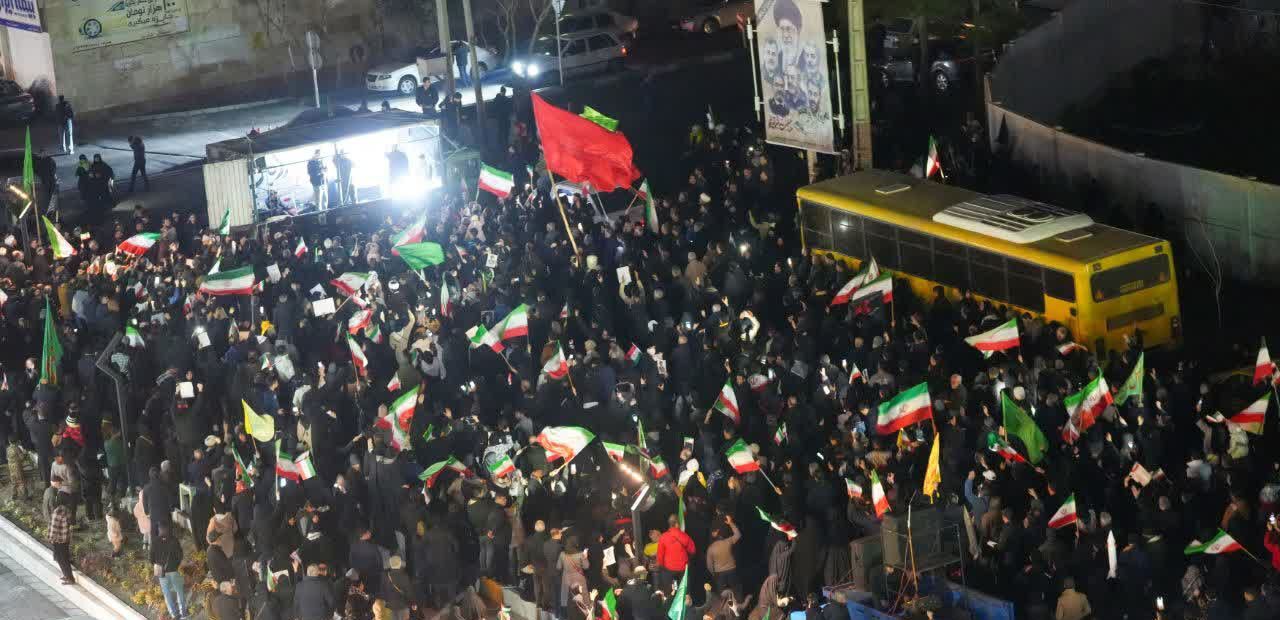 اتحاد و یکپارچگی مردم فردیس در شب هفتم شهادت رهبر انقلاب